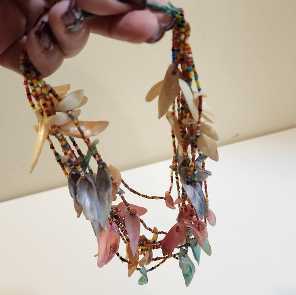 Women's Vintage Seashell Necklace - Picture 6 of 10